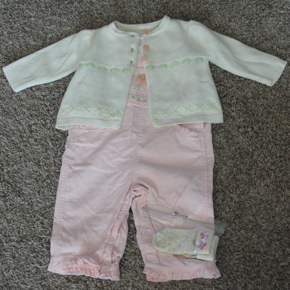 Gymboree Girls 6-12 Month (4 Piece) Pink & Cream Overall Flower Outfit - Used